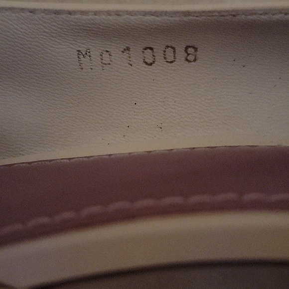 Louis Vuitton - Picture 9 of 12